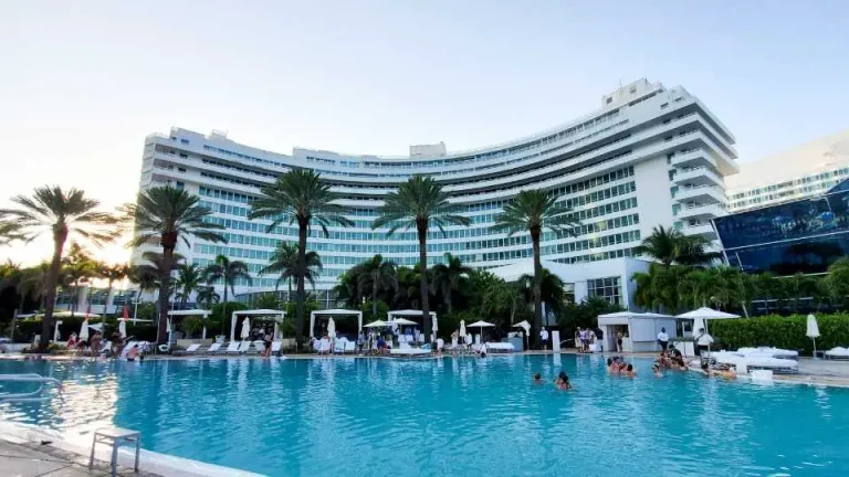 Ultimate Guide to Fontainebleau Miami Beach: Hotel & Room Tour