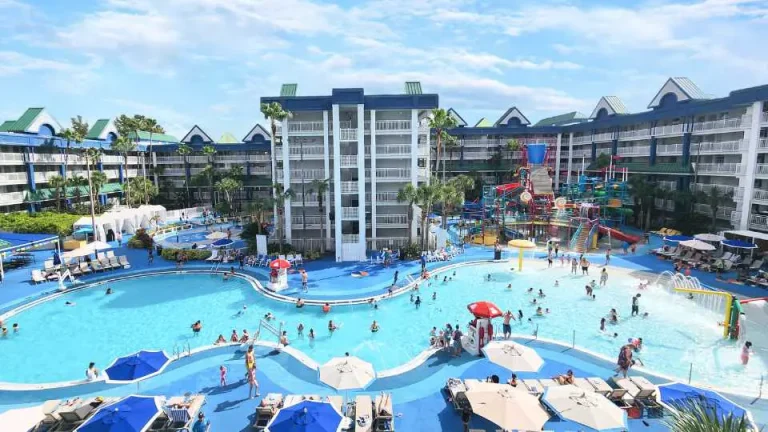 Explore Holiday Inn Resort Orlando Suites – Waterpark: Ultimate Hotel Tour