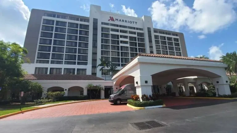 Exploring the Palm Beach Gardens Marriott: Ultimate Hotel Tour & Amenities