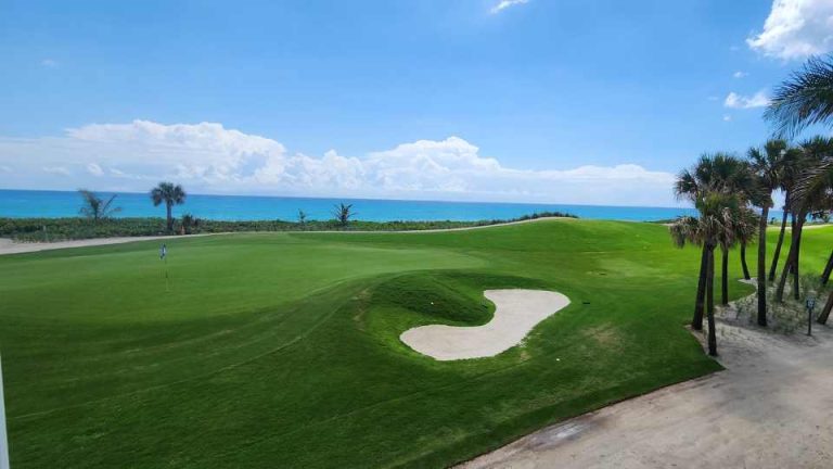 Ocean Views and Perfect Putts: The Palm Beach Par 3 Golf Course