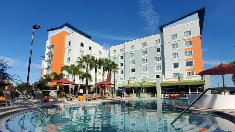 Stay Close to the Action: SeaWorld Orlando’s Official & Partner Hotels