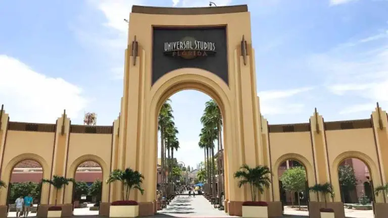 The Complete Guide to Universal Orlando for Seniors: Tips for an Enjoyable Experience