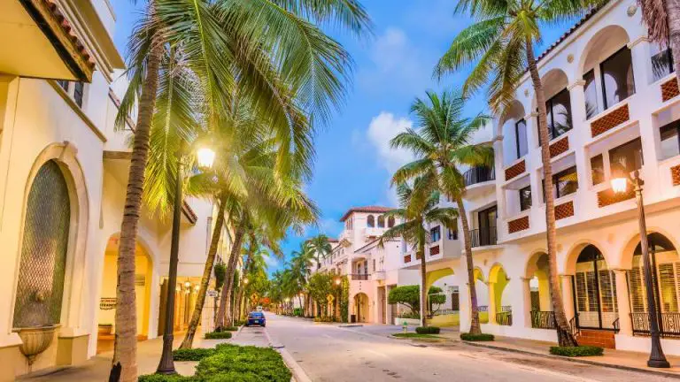 About Worth Avenue in Palm Beach: A Luxury Shopping & Dining Destination