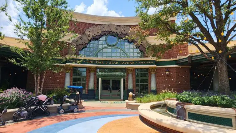 The Oak & Star Tavern at Universal Epic Universe: Dining Experience and Menu Highlights
